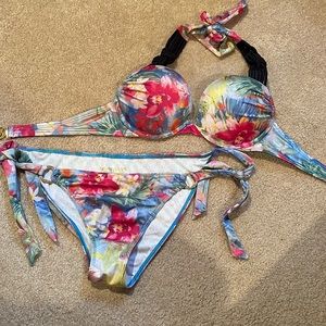 Victoria secret bathing suit size medium bottoms. 34 A top